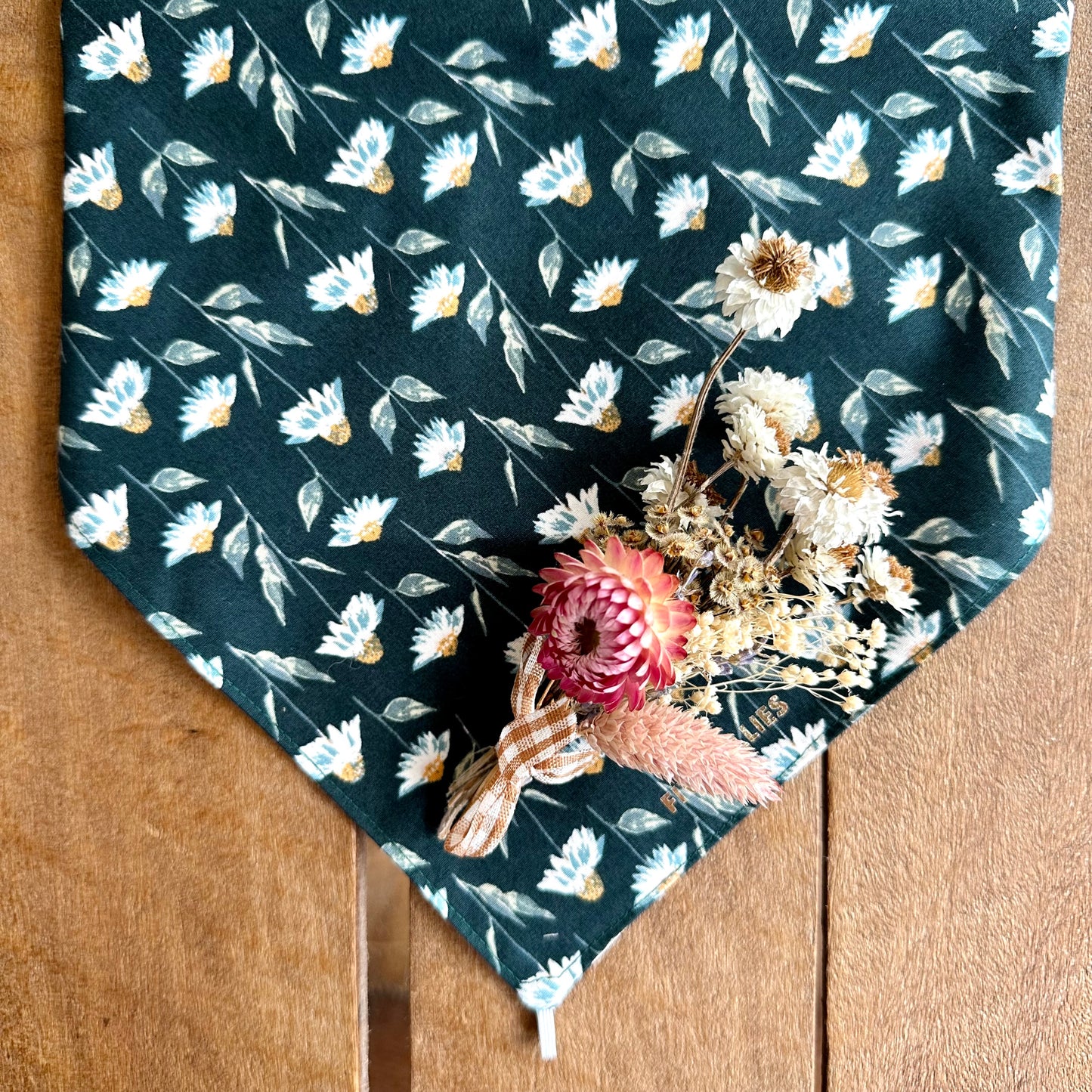 Cottage Favourite Neck Scarf