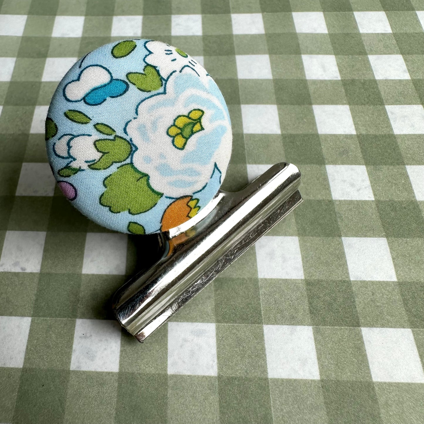 Betsy Blue Magnetic Bulldog Clip
