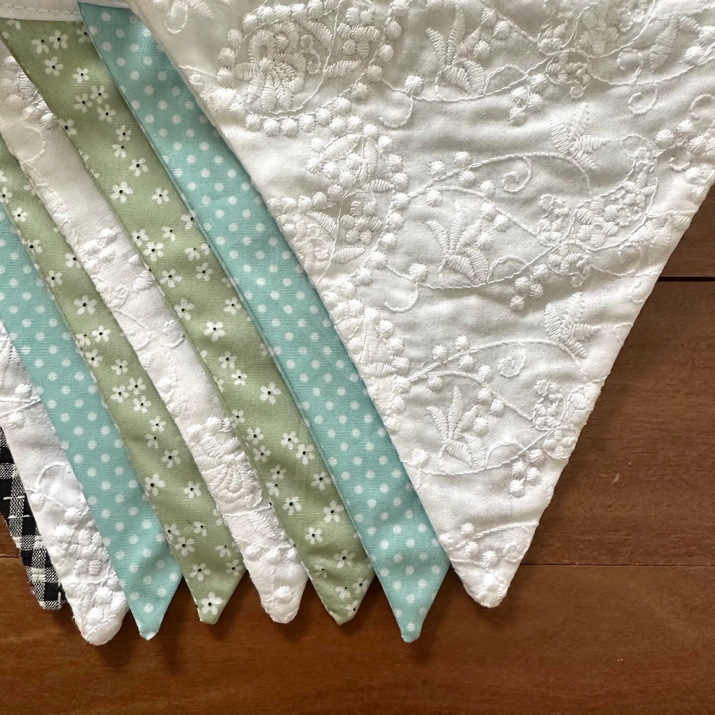 Daisy Crush II Bunting