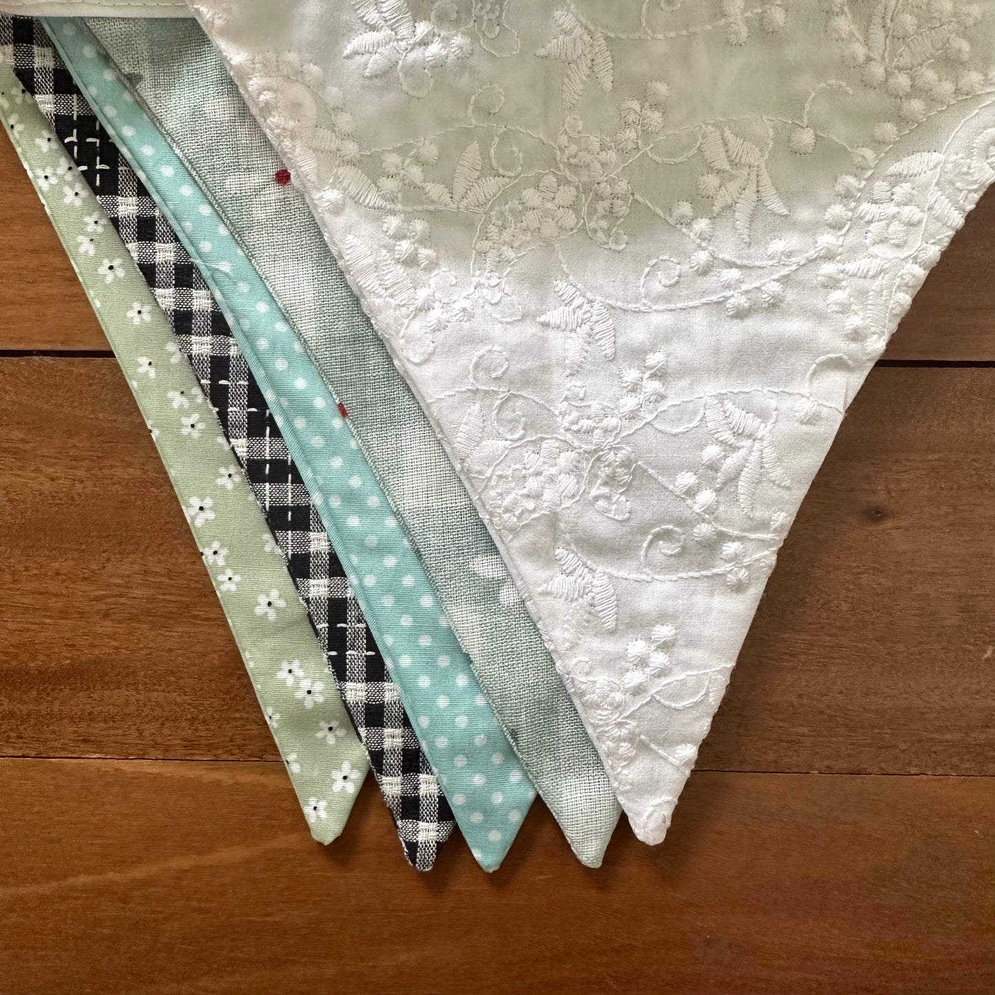 Daisy Crush III Bunting