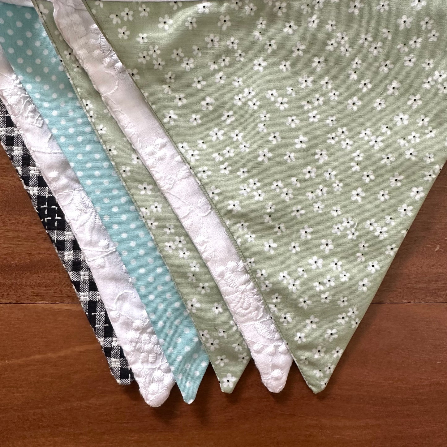 Daisy Crush II Bunting