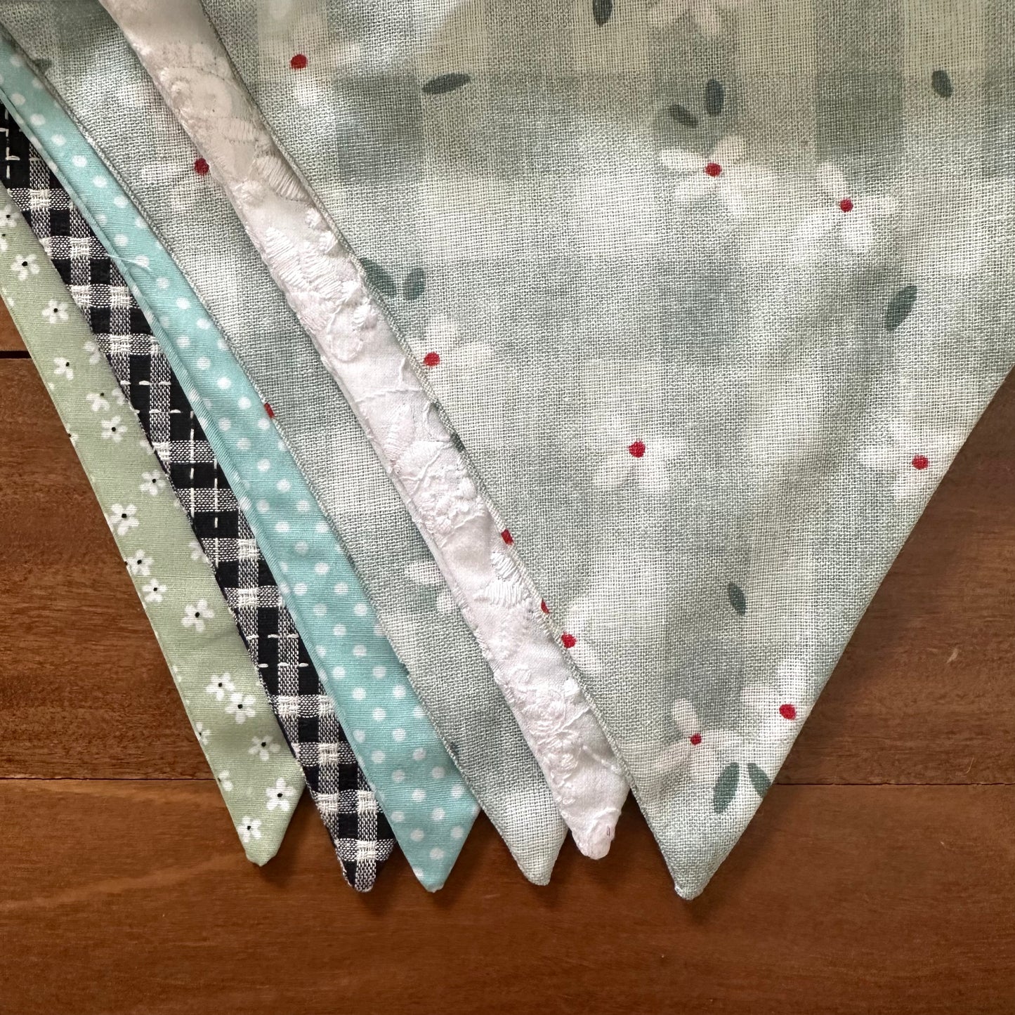 Daisy Crush III Bunting
