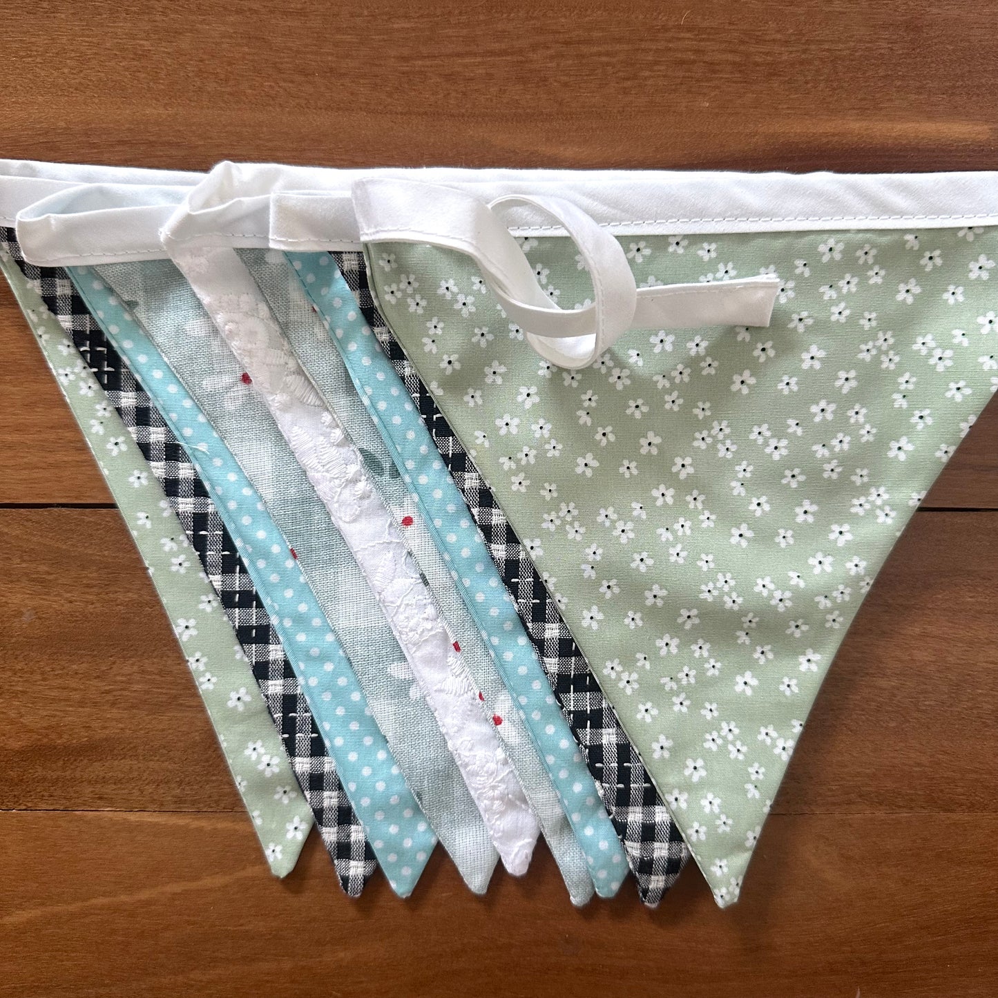 Daisy Crush III Bunting