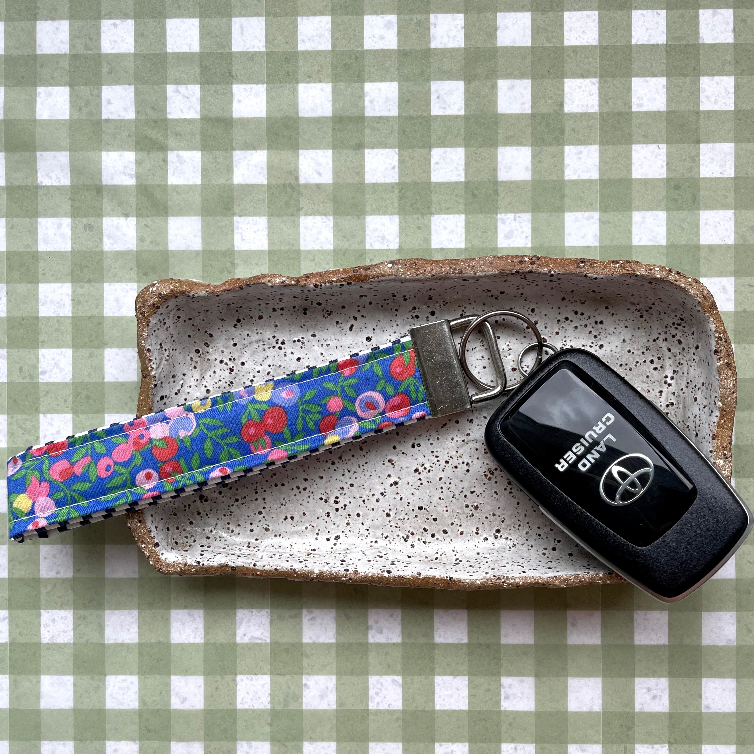 Keyring Wiltshire C Wattle & Twine