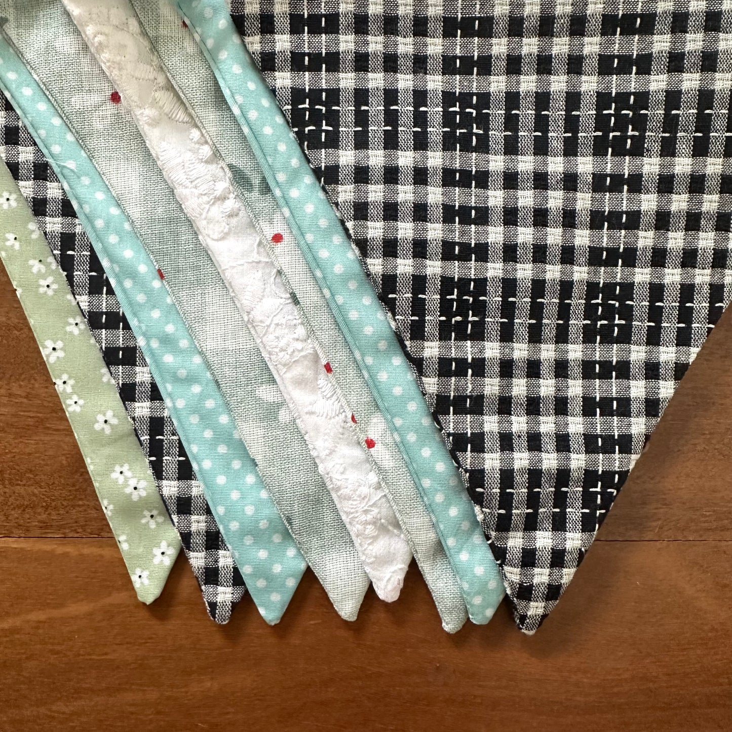 Daisy Crush III Bunting