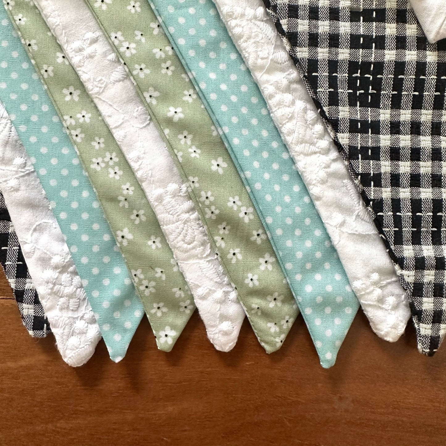 Daisy Crush II Bunting
