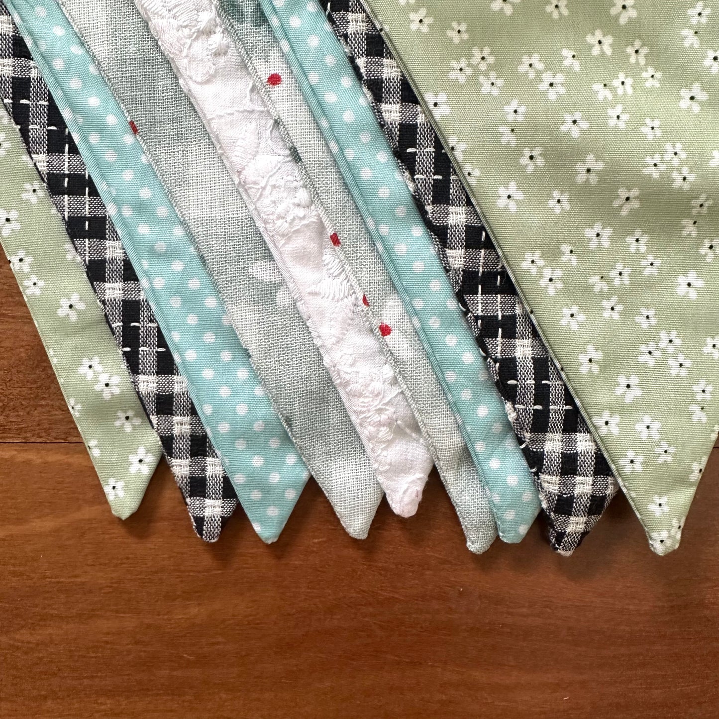 Daisy Crush III Bunting