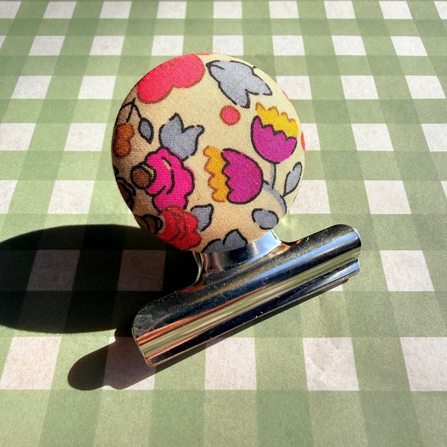 Neon Betsy Bulldog Clip