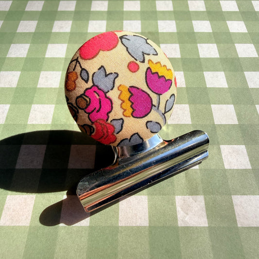 Neon Betsy Bulldog Clip