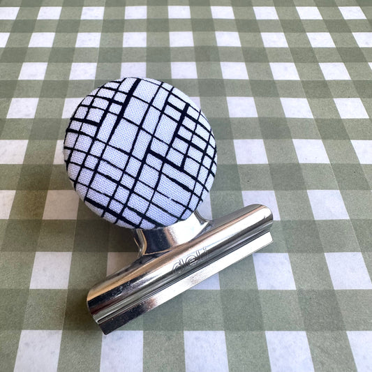 Monochrome Grid Magnetic Bulldog Clip